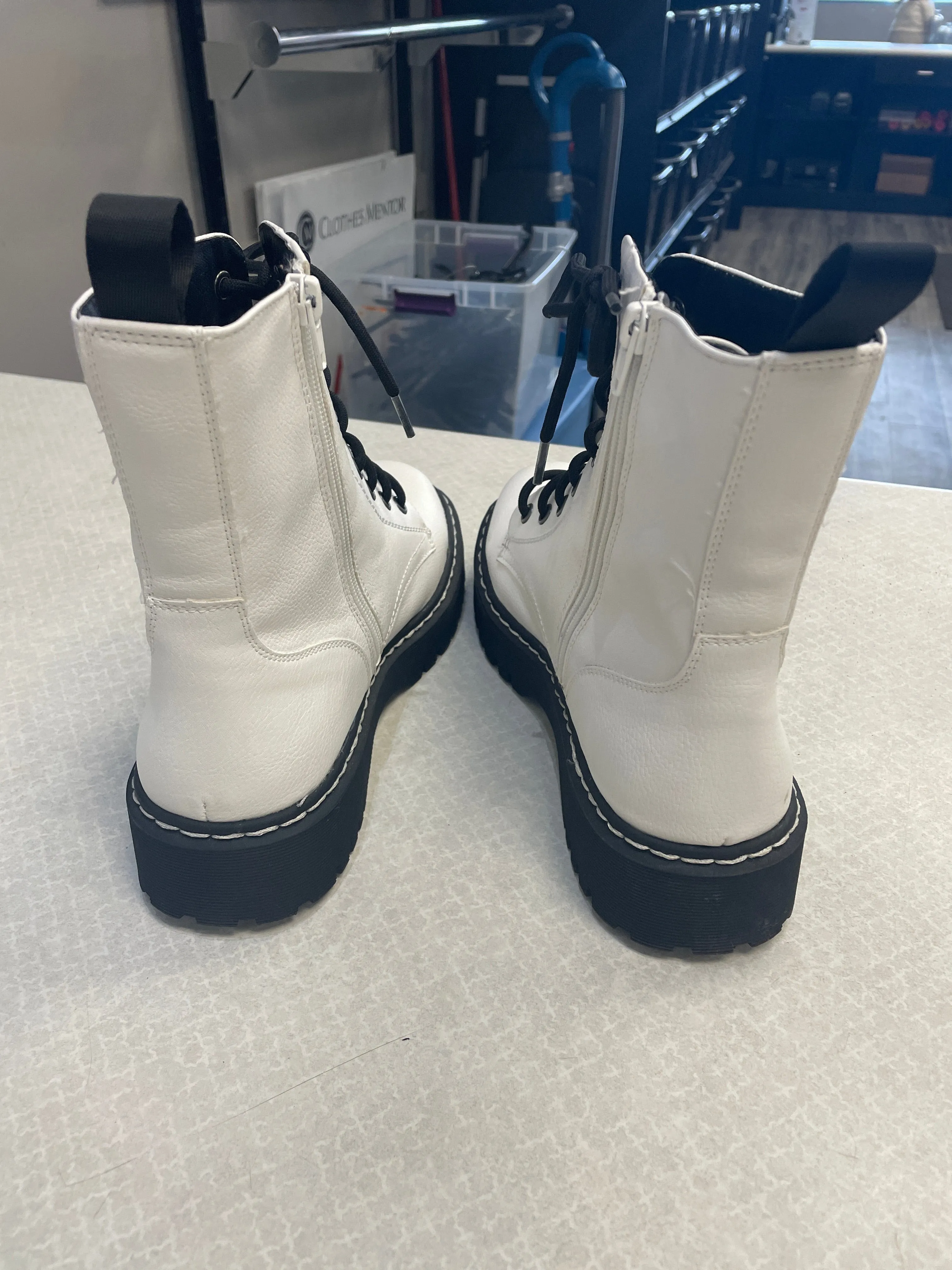 Boots Combat By Clothes Mentor In Black & White, Size: 9.5