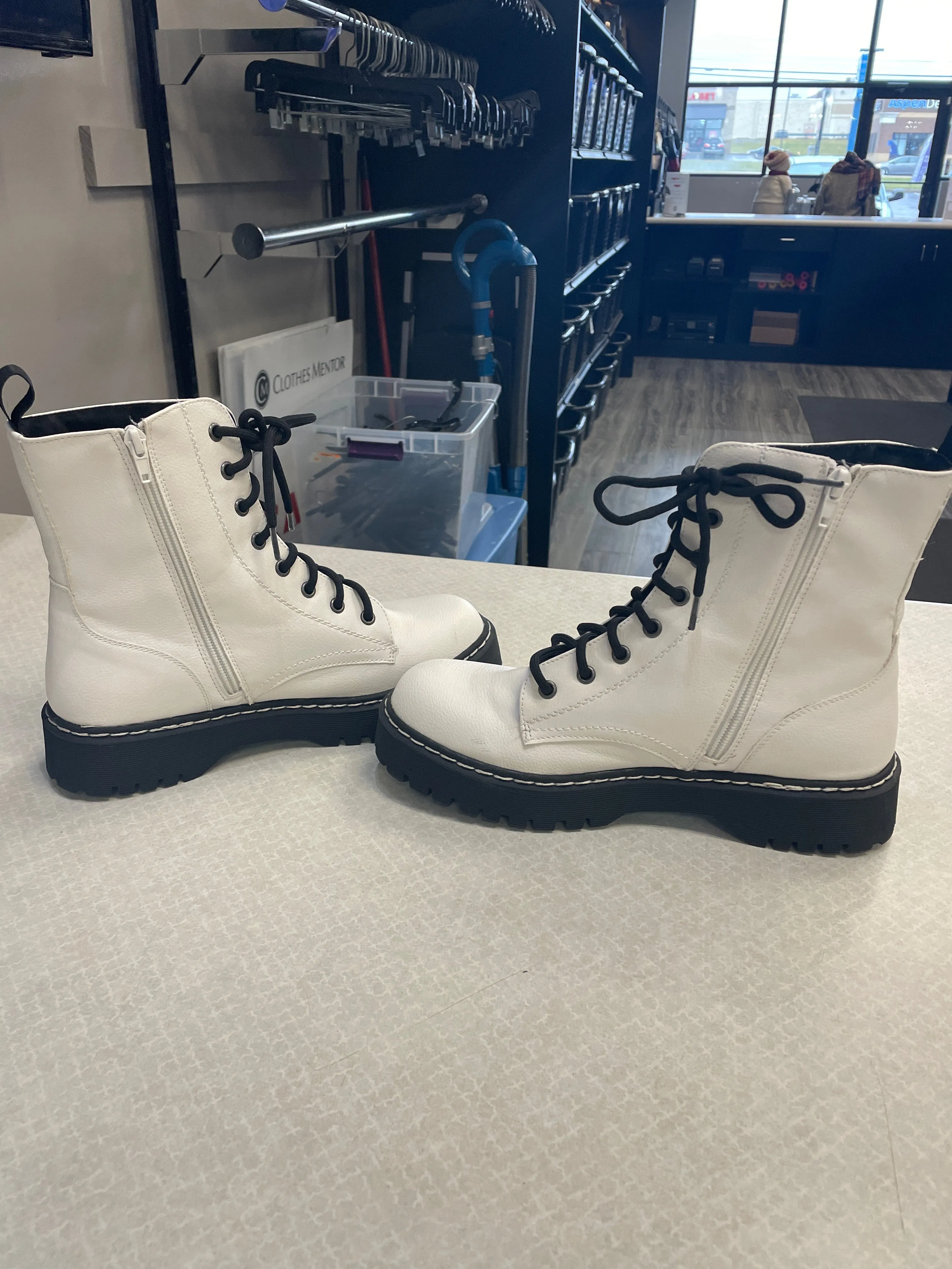 Boots Combat By Clothes Mentor In Black & White, Size: 9.5