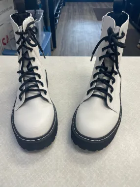Boots Combat By Clothes Mentor In Black & White, Size: 9.5