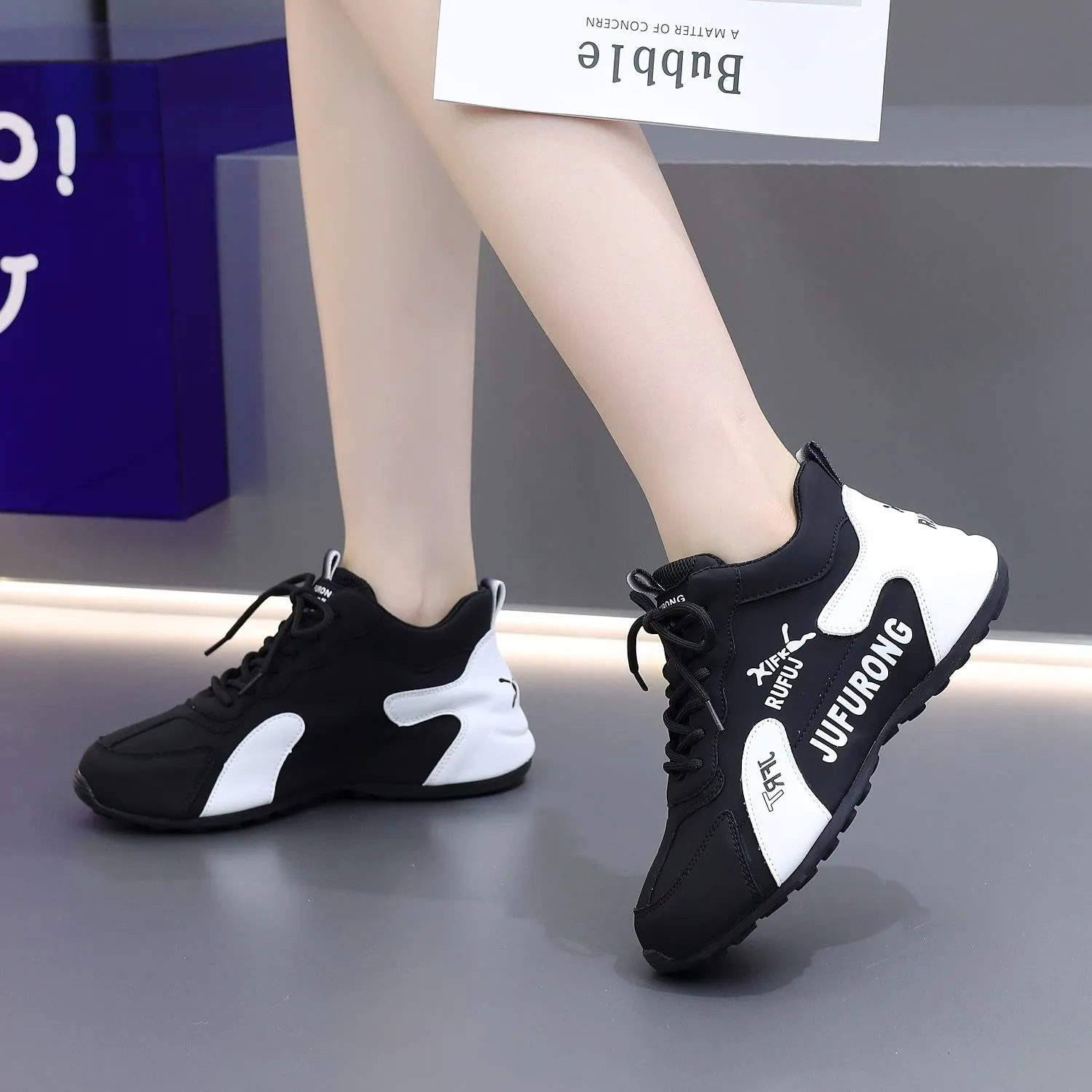 Women's Fashion Sneaker 485051